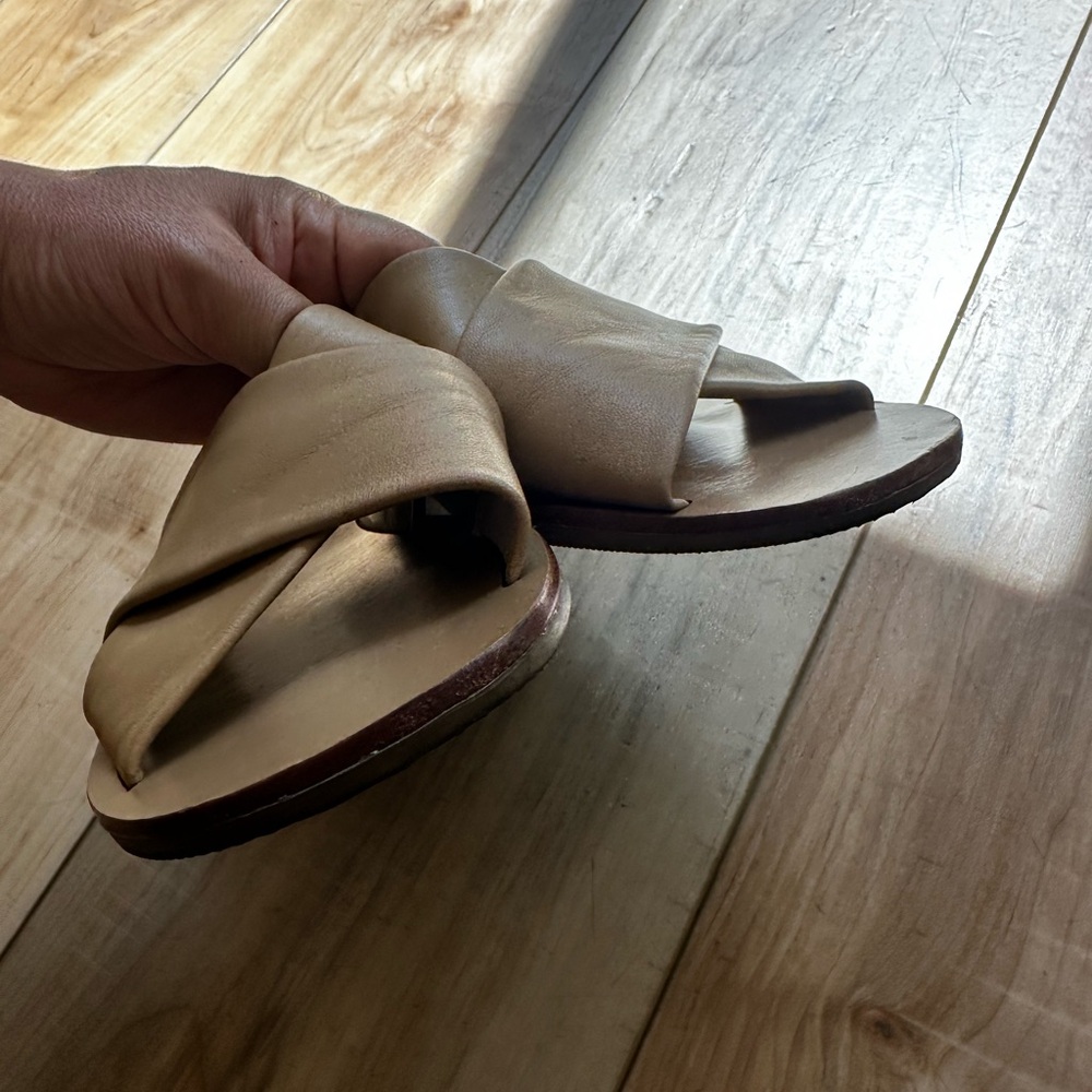 Everlane Tan Slide Sandals with Crossed Straps - Picture 5 of 6